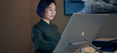 A women checking something in a desktopn