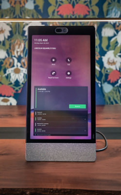 Obraz z ekranem otwartego tabletu