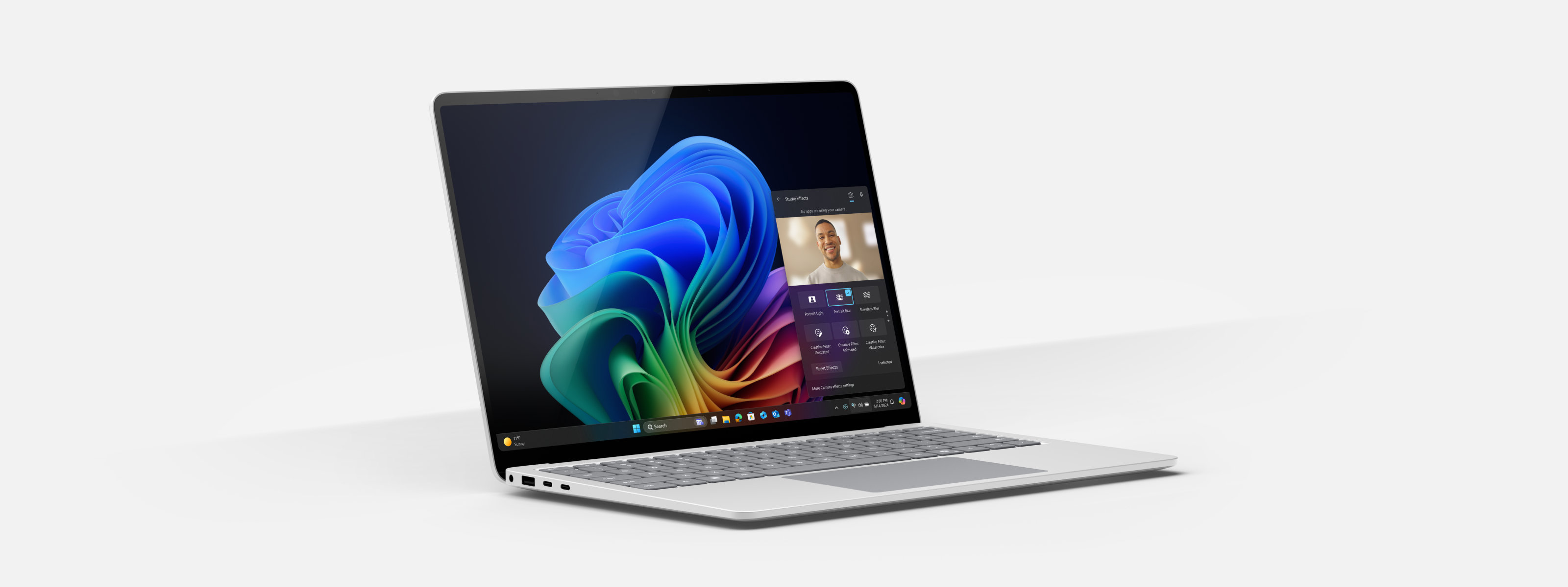 Une image de l’appareil Surface Laptop avec une vidéoconférence à l’écran