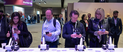 Κοντινό πλάνο μπλε και ροζ σπείρας.