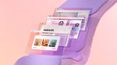 Ein Stapel transparenter Browserfenster schwebt in einem Bogen vor einem sanften rosa-lila Hintergrund.